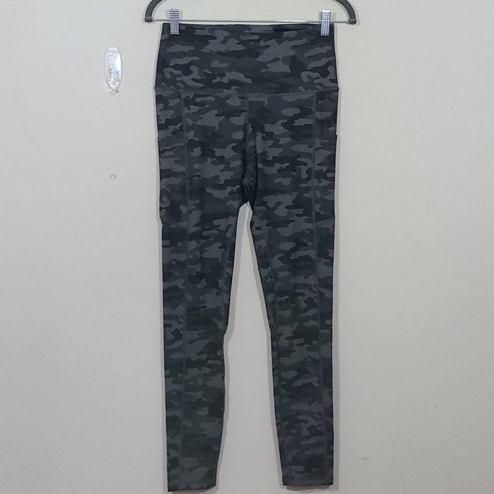 Letsfit  Women's Camo High Rise Leggings Size M